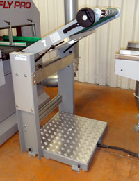 Convoyeur portillon avec fonction recentrage des produits